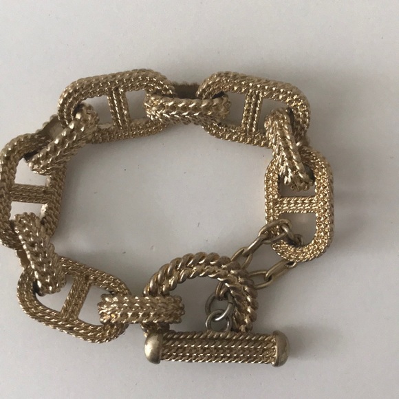 Gold Chain Link Bracelet - Picture 3 of 3
